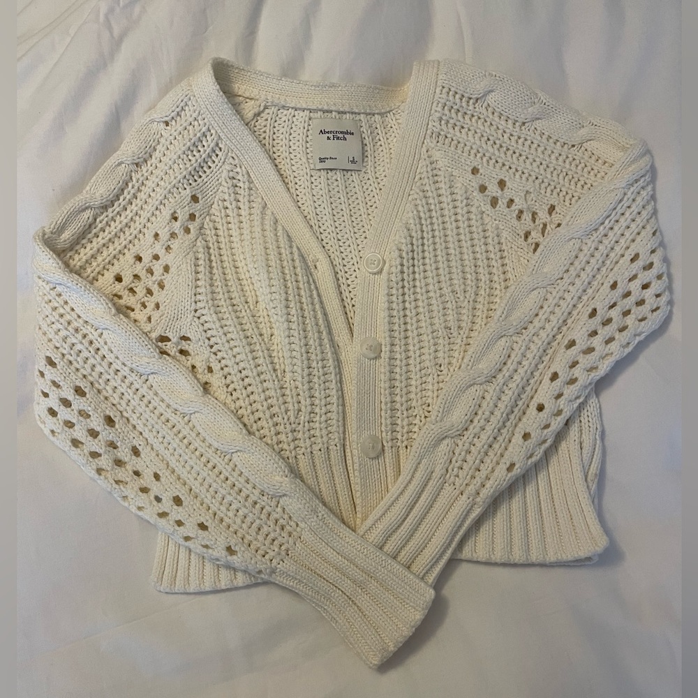 Abercrombie cream cropped sweater